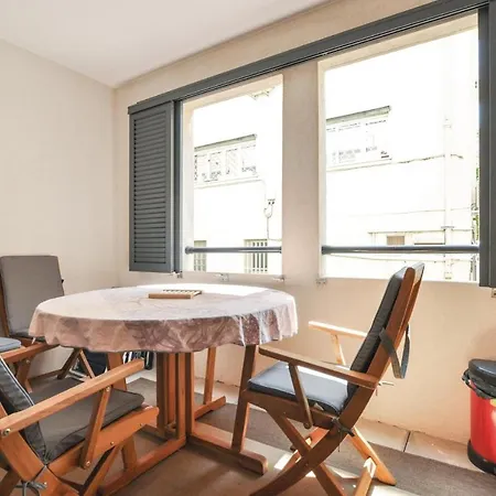Awesome In With Kitchenette Apartamento